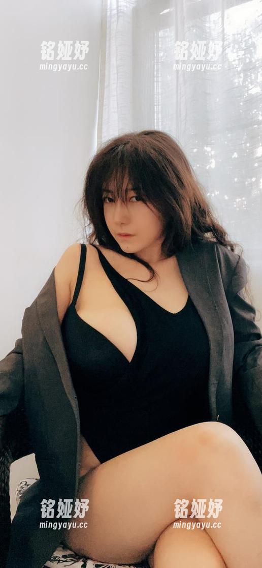 樱晚gigi 樱晚gigi的新cos作品上线!这双海报上印着的美脚,估计可以开个“美腿”工厂了!