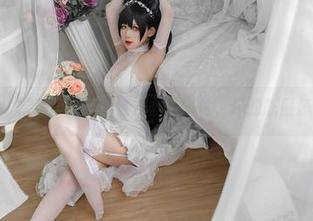 吃瓜ing：樱落Selena这发圣诞大片，你的态度怎么拿捏？
