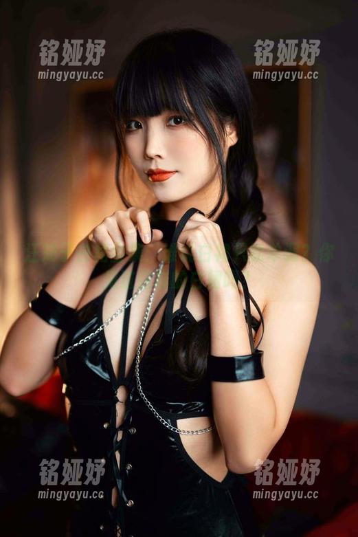 汪知子白裙全集：谁说白裙只能单调？你见过这样的白裙吗？