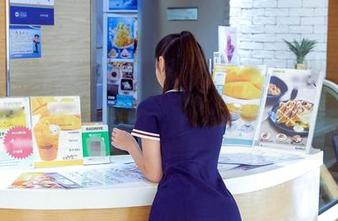 爱丝 - 这位何冉怎能让旗袍穿得这么有意思？精选图包，值不值得一看？