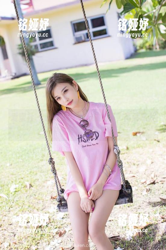 爱蜜社-小九月 爱蜜社 - 看小九月的校服风格,高清照片中也有意外欢乐!