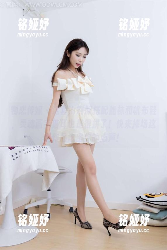 物恋传媒-猫耳 物恋传媒 - 这套jk制服搭配船袜和帆布鞋,灵魂画手猫耳也是很拼了!快来捧场这组作品念出你的心声!