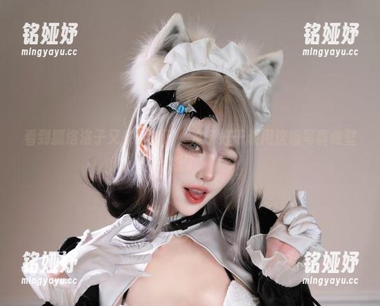狐洛洛子 看到狐洛洛子又来旅拍了,准备好干脆用这组写真做壁纸了!