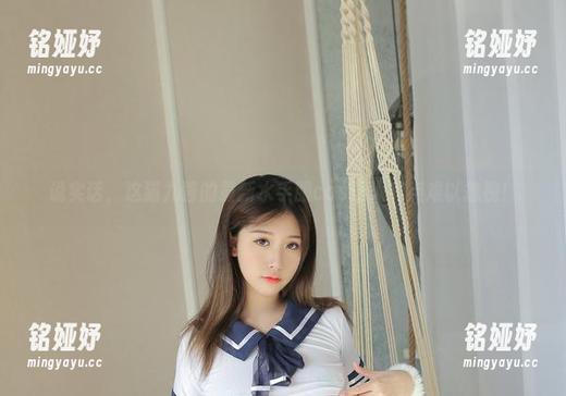 说实话，这猫九酱的最新水手服cos让人有点难以忽视！