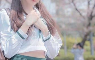 不得不说，王羽杉这白色吊带美图让我有点失去方向感，呜呜呜！