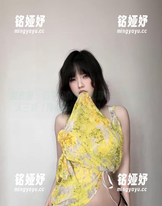 琳铛铛 微密圈 - 热带风情图集更新:琳铛铛的铁人三项(喝椰子、晒太阳、扮可爱)!