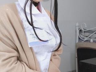 更衣室自拍，白银81的作品可不止是简单的自拍，这图片好有趣啊！