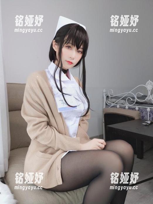 白银81 更衣室自拍,白银81的作品可不止是简单的自拍,这图片好有趣啊!