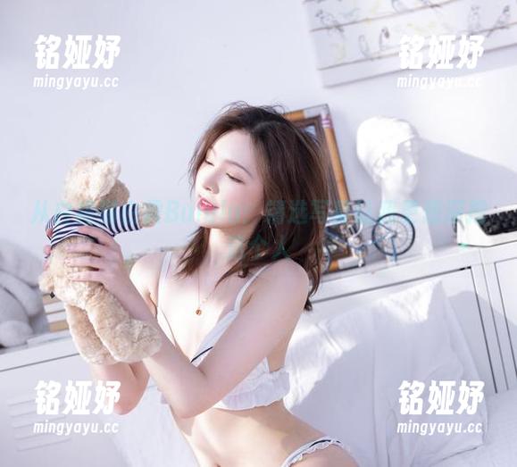 白露Bululu 从白裙到白露Bululu:精选写真让我更想深挖这个人