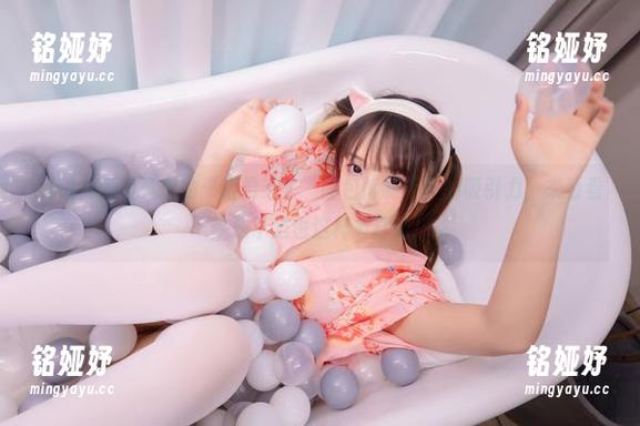 据说神乐坂真东的“斩男毛衣”图包抑制不住的吸引力，来看看你是不是也这样被打动！