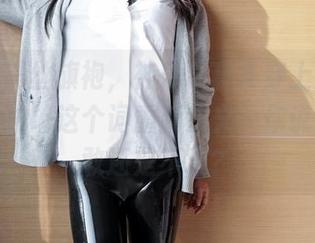 定制版黑丝旗袍，神乐坂真冬穿上后决定给“街拍”这个词重新定义…你说得出是敢还是不敢？