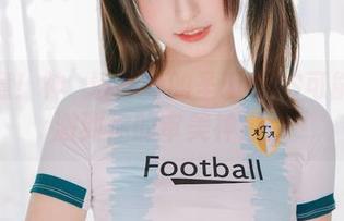 请注意！神楽坂真冬的圣诞COS可能会刺激到你的审美神经。