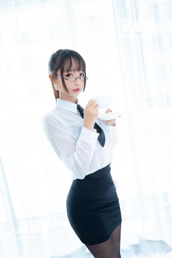 综艺感十足的神楽坂真冬，女仆雪糕写真合集，引得我直喊“太好吃了！”