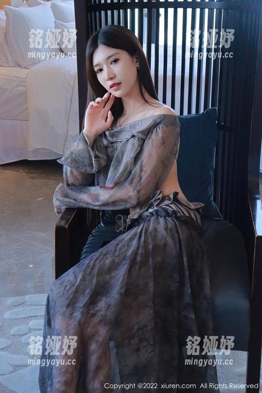 秀人网 - 图库里的红裙回旋，Suki_baby的写真像风一样的任性