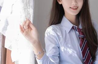 秀人网 - 看古月小同学如何巧妙利用丝袜资源，真的是小心机满满啊