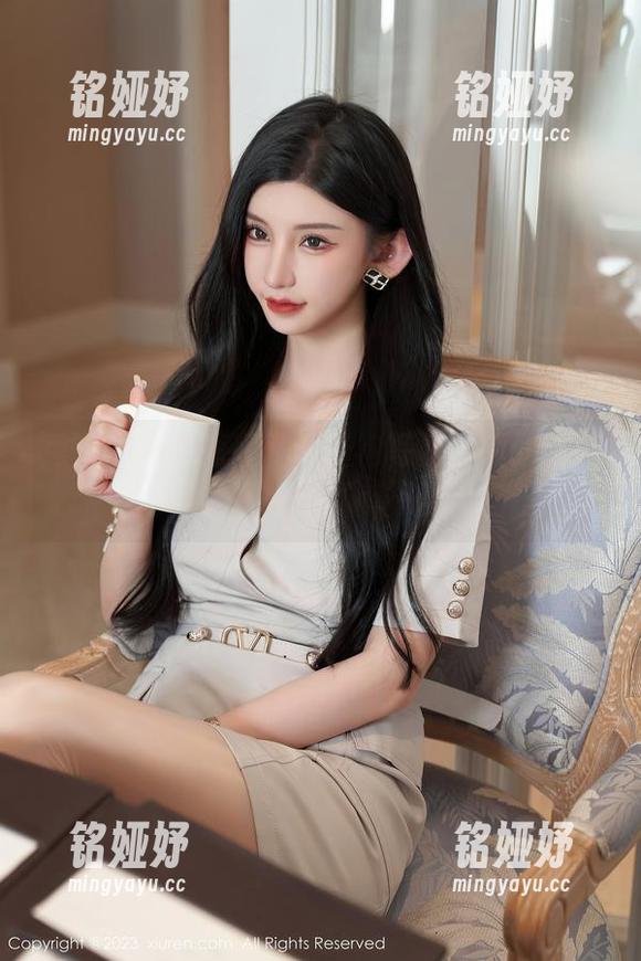 秀人网 - 在唐翩翩的旗袍写真中找到自己的沉默在线，真心不容易！