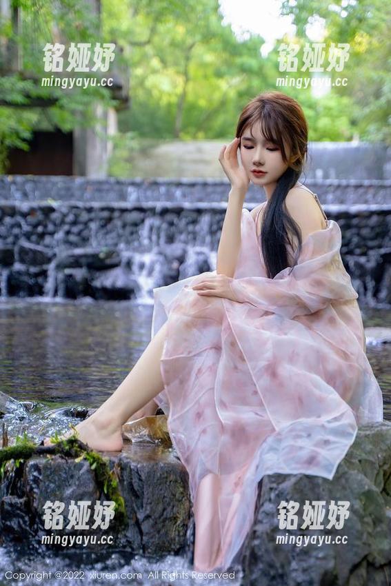 秀人网-安可儿 秀人网 - 快速收藏!安可儿的校园图集,下载后请勿用于嫌疑勉强的情况下哦!