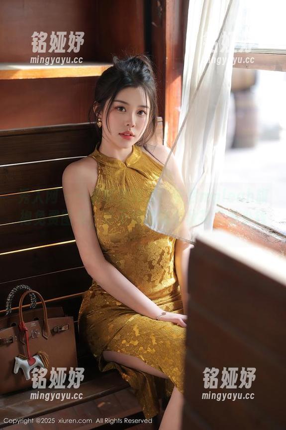 秀人网 - 一看就想转发！安然maleah旗袍免费图集，真不知道这个妆花了多少钱。
