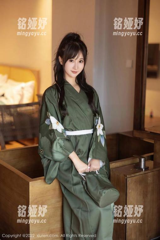 秀人网-小绵绵 秀人网 - 小绵绵的白色写真,看得我都想跳进洗衣机里洗一遍。
