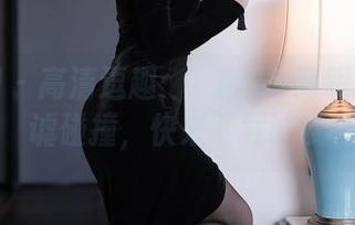 秀人网 - 高清逗趣：玥儿玥与高跟鞋的戏谑碰撞，快来下载试试