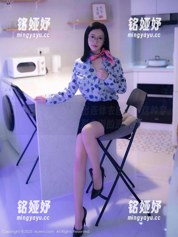 秀人网-蛋蛋宝 秀人网 - 蛋蛋宝新出连体衣图集:这种穿法算不算变形金刚的进化?