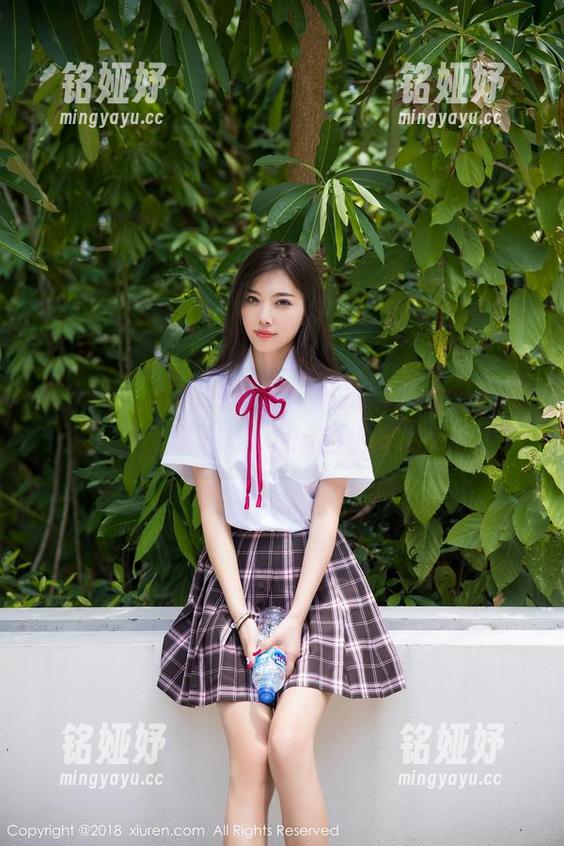 秀人网 - 撩人的制服，私拍图包里竟有陈念灵Vickyao的小絮叨