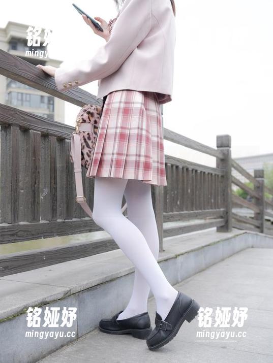 紧急企划 - 一觉醒来竟然发现小恩的最新图包在轰炸我的视觉，厚白丝，太撩了吧！