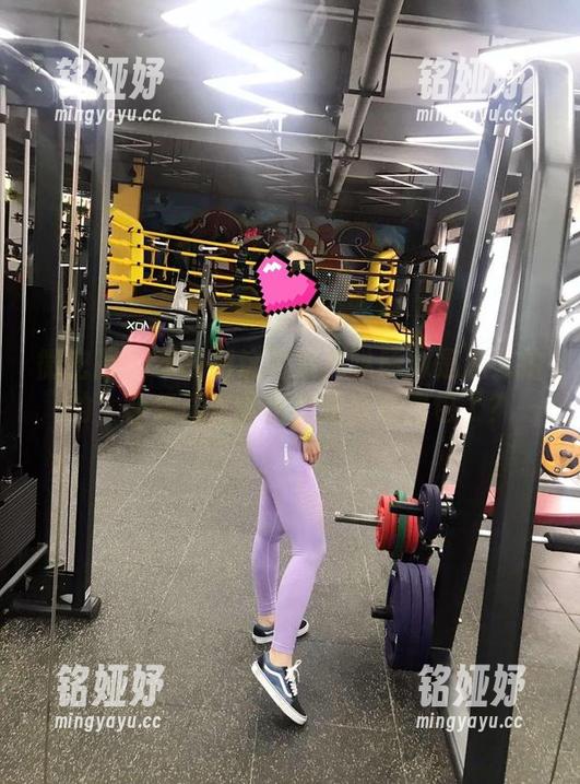 紫色哒豚豚 微密圈 - 不晓得这位紫色哒豚豚是怎么拍的,合集居然能把美拍变成图包了?