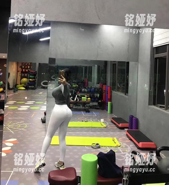 紫色哒豚豚 微密圈 - 紫色哒豚豚的微信朋友圈系列-视频,好像在聊八卦,但其实是资源满满的写真集!