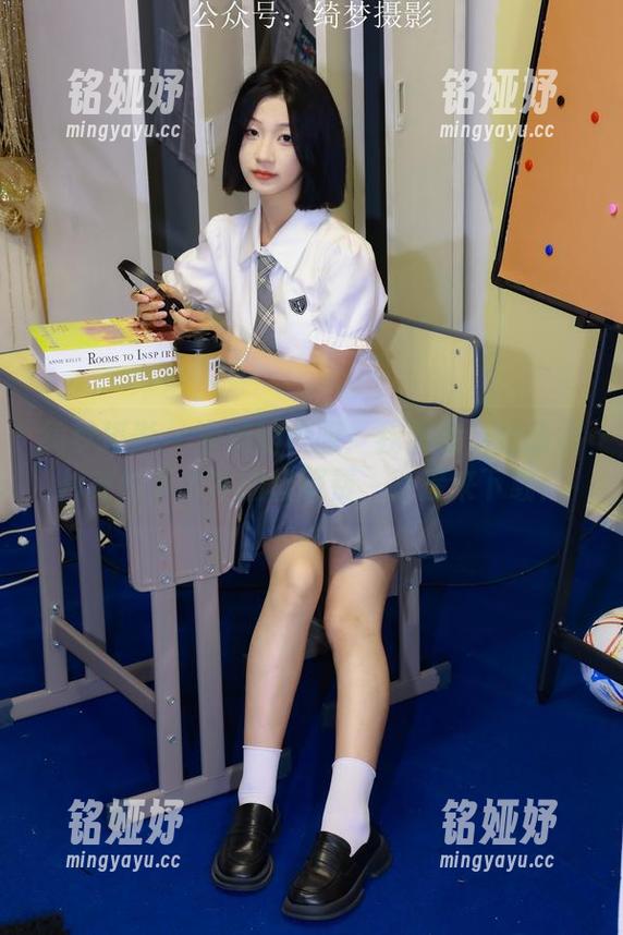 绮梦摄影 - 涵涵的校服：我愿意为这张图片支付下半年的校服费，直接来下载！
