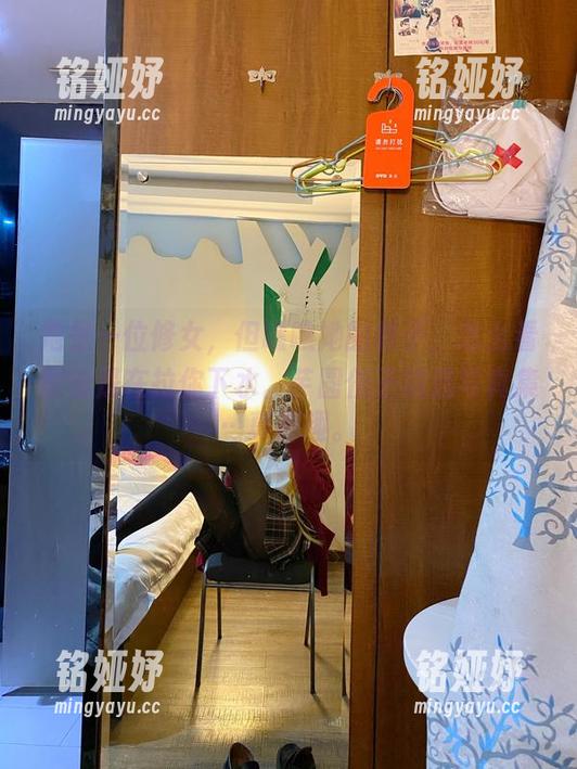 芋圆侑子 她是一位修女,但瞧瞧她的样子,怎么看都像是在拉你下水。芋圆侑子精选写真集…真有趣。