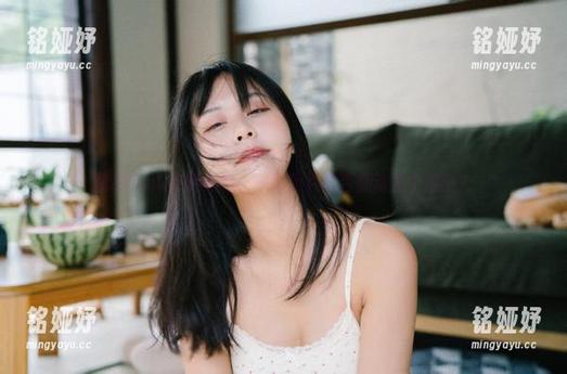 萌芽儿o0 萌芽儿o0与高跟鞋:一张图片能否翻动整个图画?
