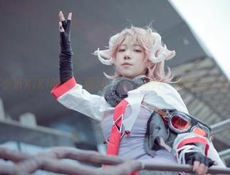 蓝小沂KiKi的护士画风，免费图片，竟有点小撩？