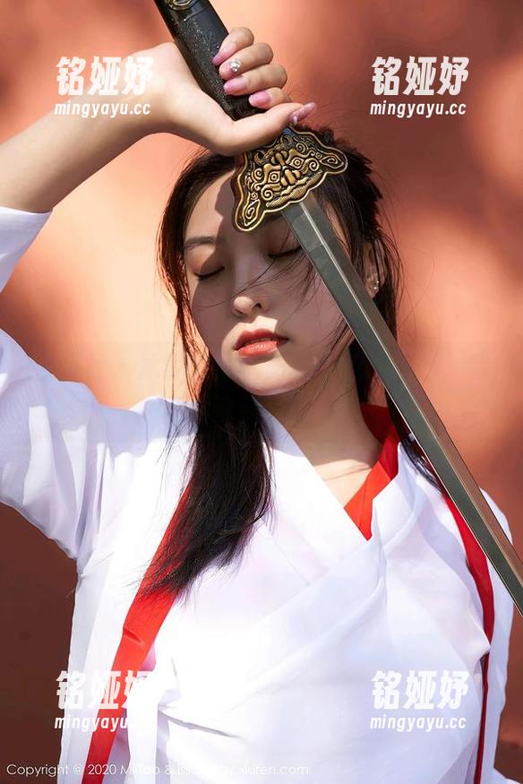 蜜桃社-冰露 蜜桃社 - 冰露的短裤图集更新:这腿,我竟然没别的想法?