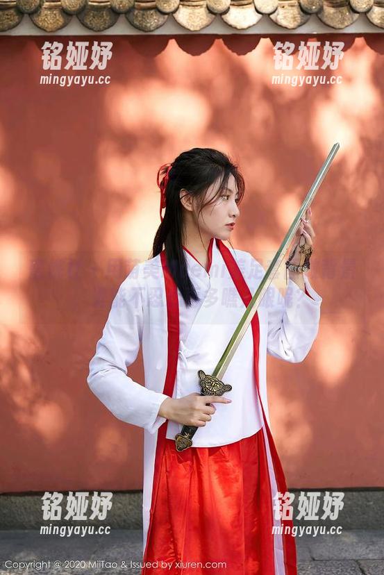 蜜桃社-萌美Moemi 蜜桃社 - 用萌美Moemi美足套图做背景,谁能不忍心再多瞧几眼呢?