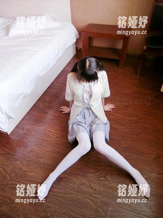 西尔酱 蓝白围裙上身,西尔酱这次的最新cos让我一秒想到了甜点!