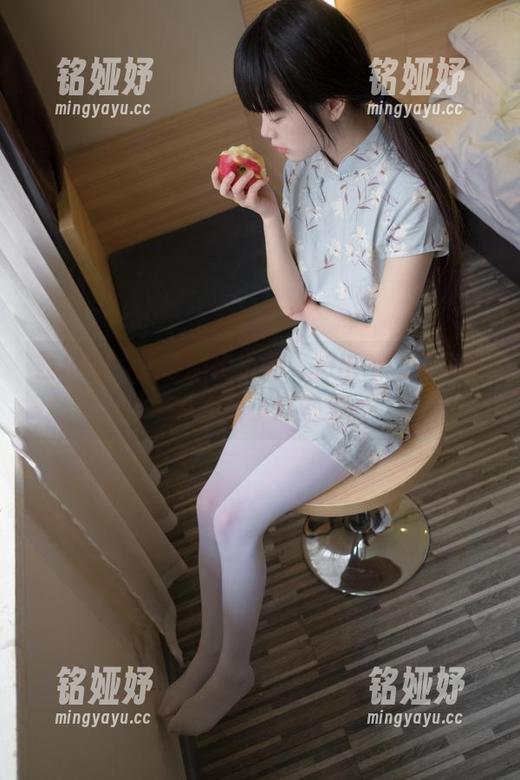 西尔酱 西尔酱的兰草旗袍系列,拍出来的比我等沿街的小摊都美