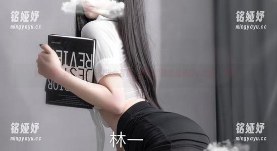微密圈 - 超辣的林一的少女写真，原图里藏着优雅的小秘密，啧啧。