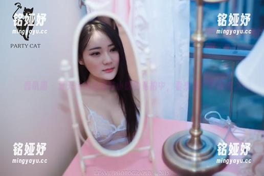 轰趴猫 - 夏天悄悄来到苏小暖的私拍中，看来是个小顽皮。