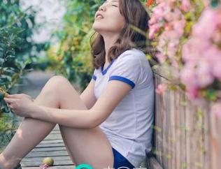 青豆客 - 脱离杂念，直击Milk楚楚泳装写真：水中泡泡是少女心的表达吧？
