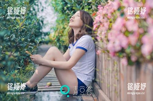 青豆客-Milk楚楚 青豆客 - 脱离杂念,直击Milk楚楚泳装写真:水中泡泡是少女心的表达吧?