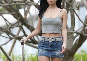 魔镜街拍 - 婷婷带你看全套午后休闲：包臀灰裙竟然是工作服？