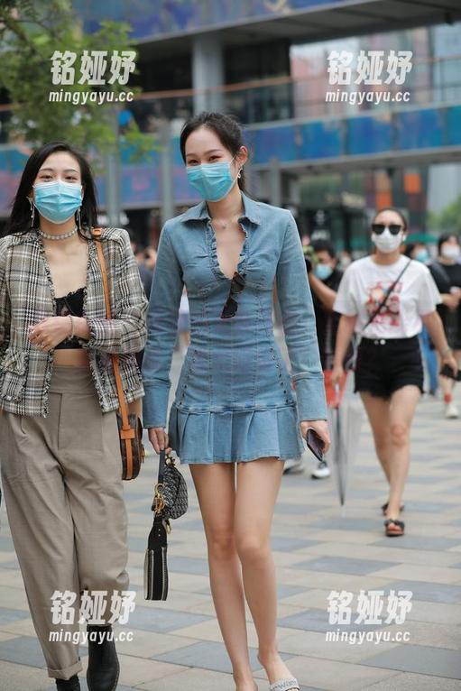 魔镜街拍 - 曼曼的天台作品，定制后能不能再加点“我太好看了”特效？