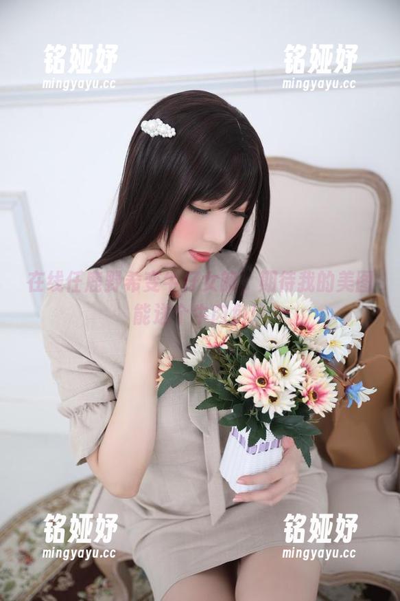 在线任鹿野希变牛仔女郎，期待我的美图能送个牛肉包！