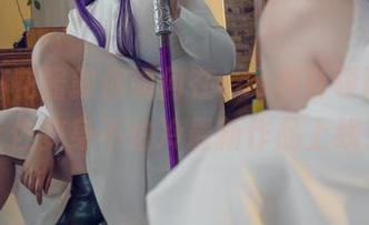 麻花麻花酱教你如何在cos界引领潮流，土佐变身不怕冷最新作品上线！