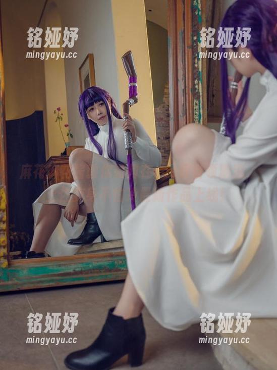 麻花麻花酱教你如何在cos界引领潮流，土佐变身不怕冷最新作品上线！